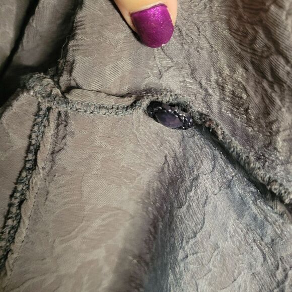 URU 100% Silk Gray Button Down Blouse - Picture 7 of 11